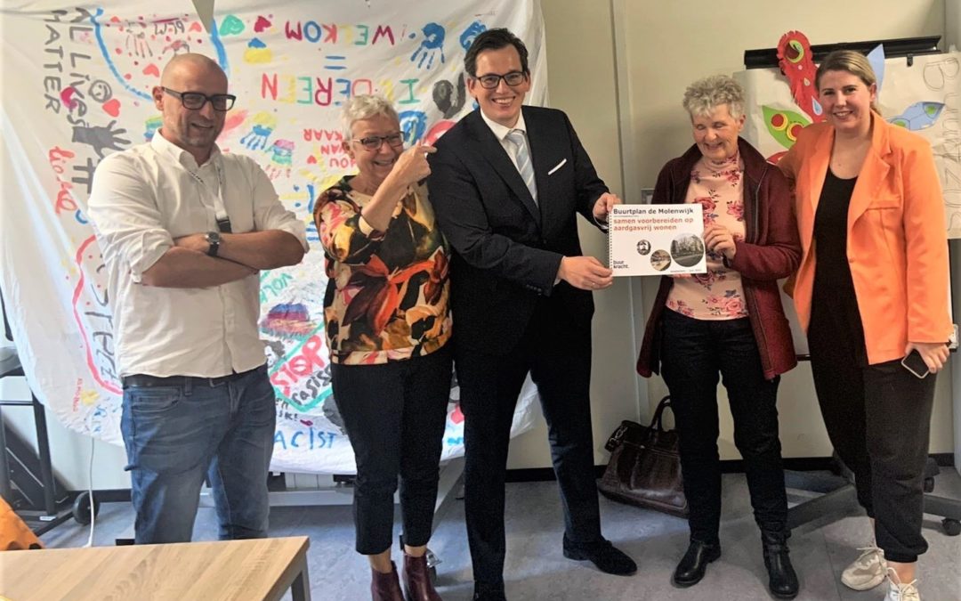 Buurtteam Molenwijk Amsterdam bespreekt buurtplan met kamerlid Pieter Grinwis