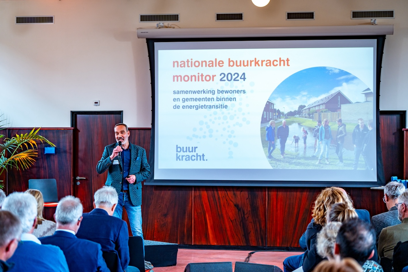 Djoera Eerland presenteeert de resultaten van de nationale buurkracht monitor 2024